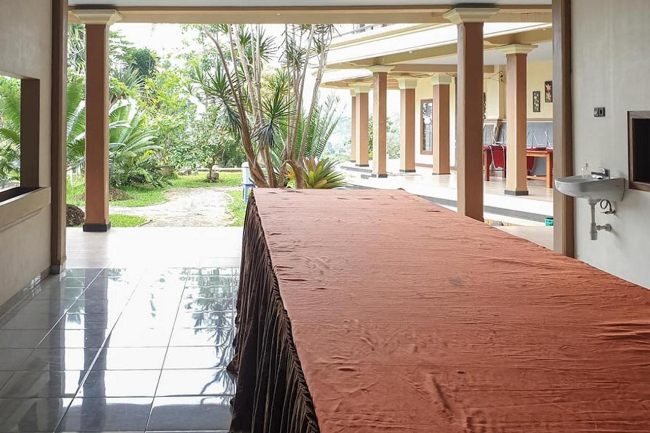 Hotel Bumi Bermi Permai Near Bermi Eco Park Mitra Reddoorz Проболинго Екстериор снимка