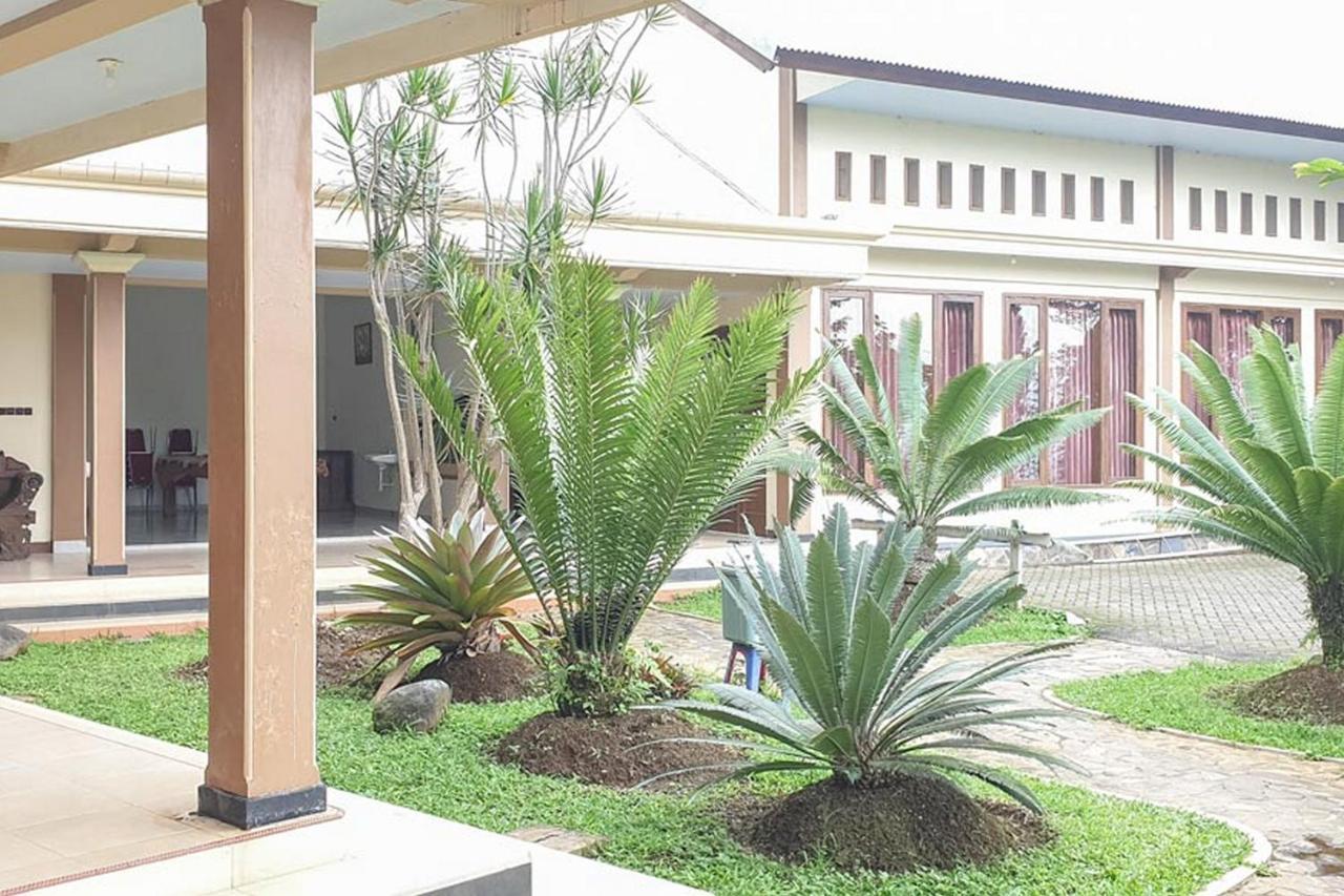 Hotel Bumi Bermi Permai Near Bermi Eco Park Mitra Reddoorz Проболинго Екстериор снимка