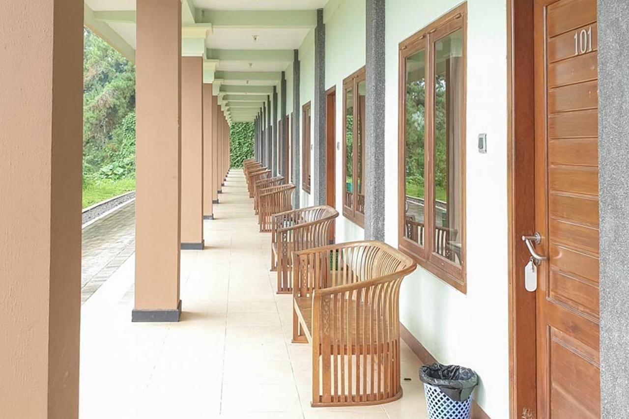 Hotel Bumi Bermi Permai Near Bermi Eco Park Mitra Reddoorz Проболинго Екстериор снимка