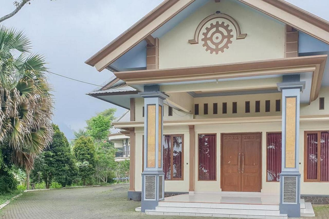 Hotel Bumi Bermi Permai Near Bermi Eco Park Mitra Reddoorz Проболинго Екстериор снимка