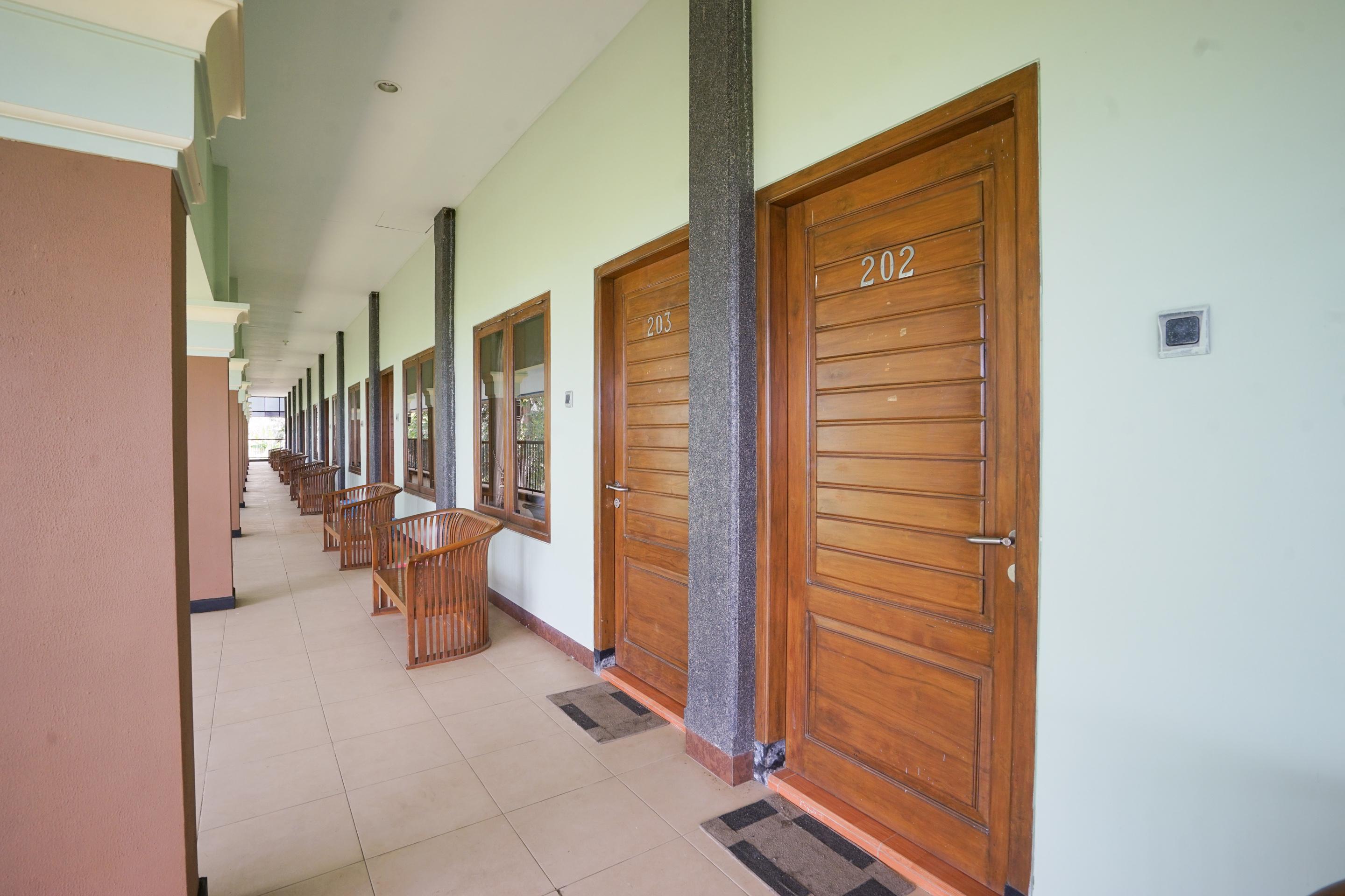Hotel Bumi Bermi Permai Near Bermi Eco Park Mitra Reddoorz Проболинго Екстериор снимка
