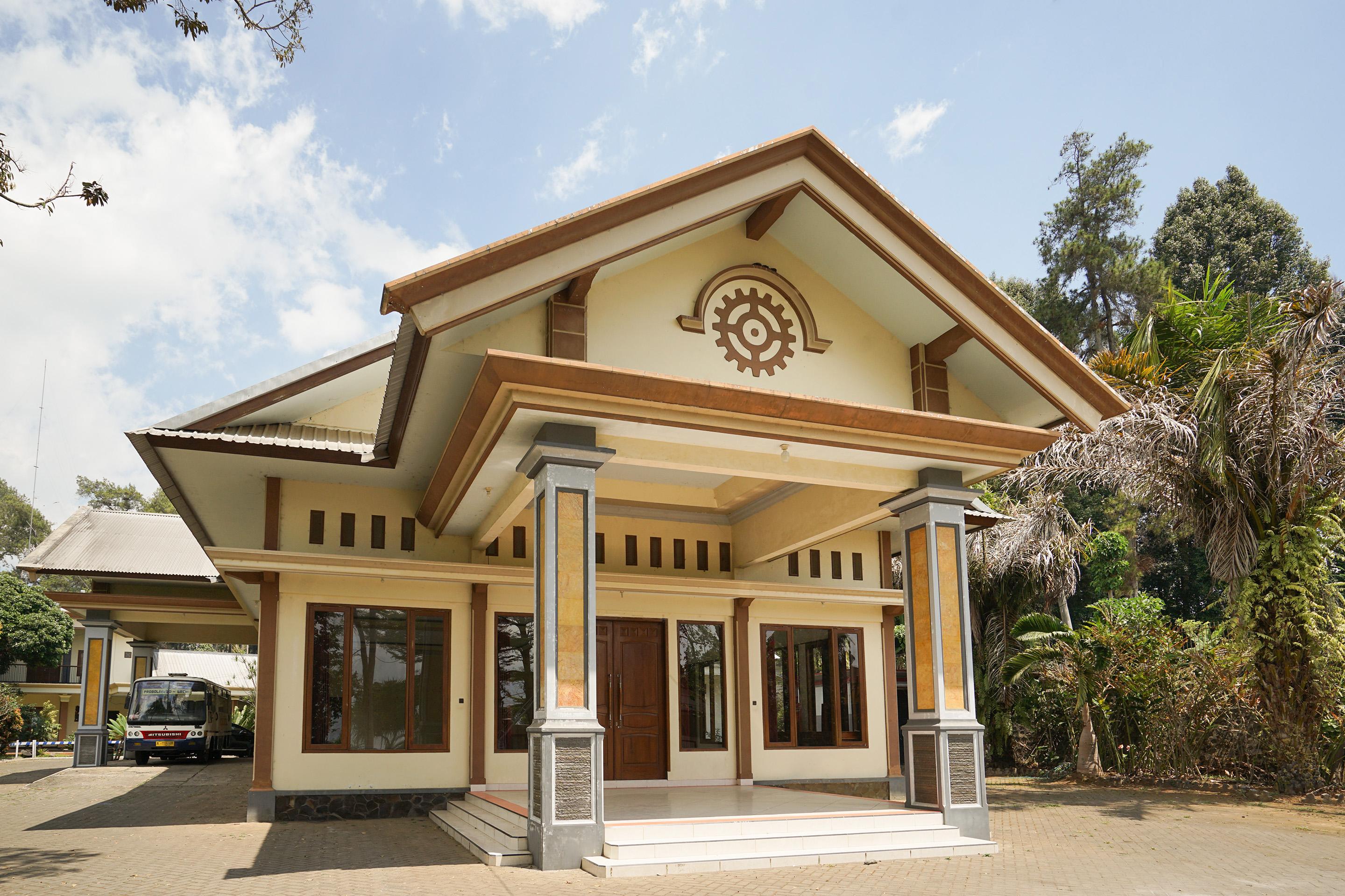 Hotel Bumi Bermi Permai Near Bermi Eco Park Mitra Reddoorz Проболинго Екстериор снимка