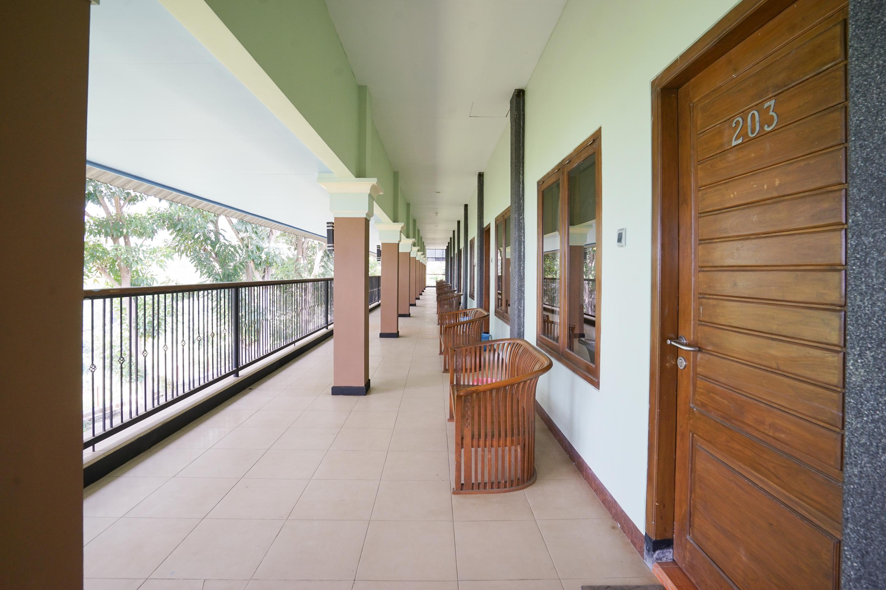 Hotel Bumi Bermi Permai Near Bermi Eco Park Mitra Reddoorz Проболинго Екстериор снимка