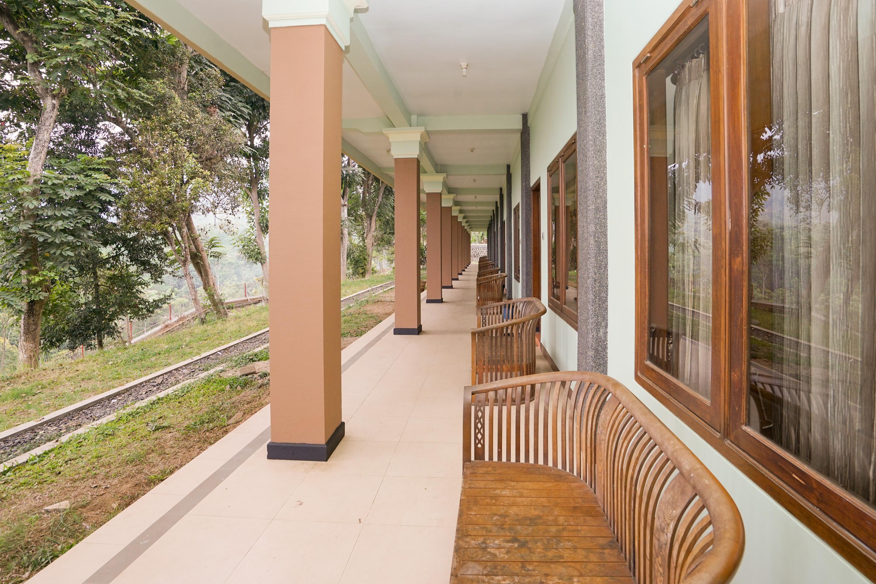 Hotel Bumi Bermi Permai Near Bermi Eco Park Mitra Reddoorz Проболинго Екстериор снимка