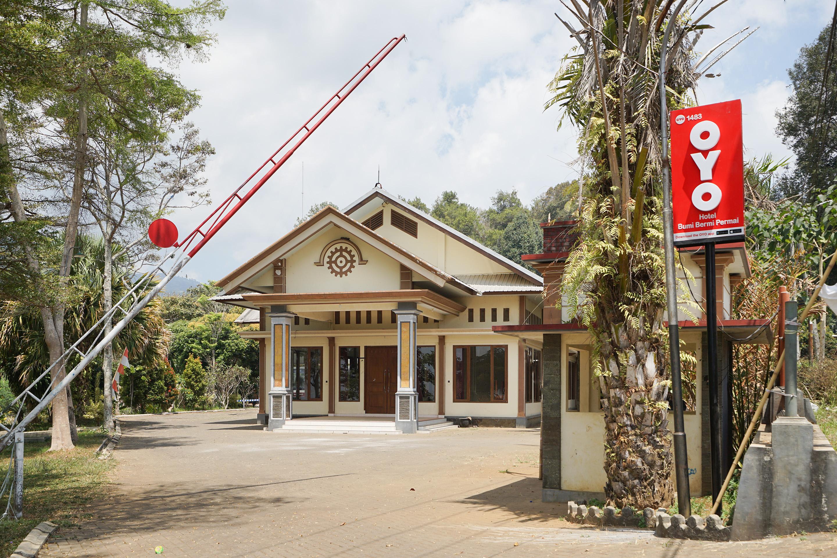 Hotel Bumi Bermi Permai Near Bermi Eco Park Mitra Reddoorz Проболинго Екстериор снимка